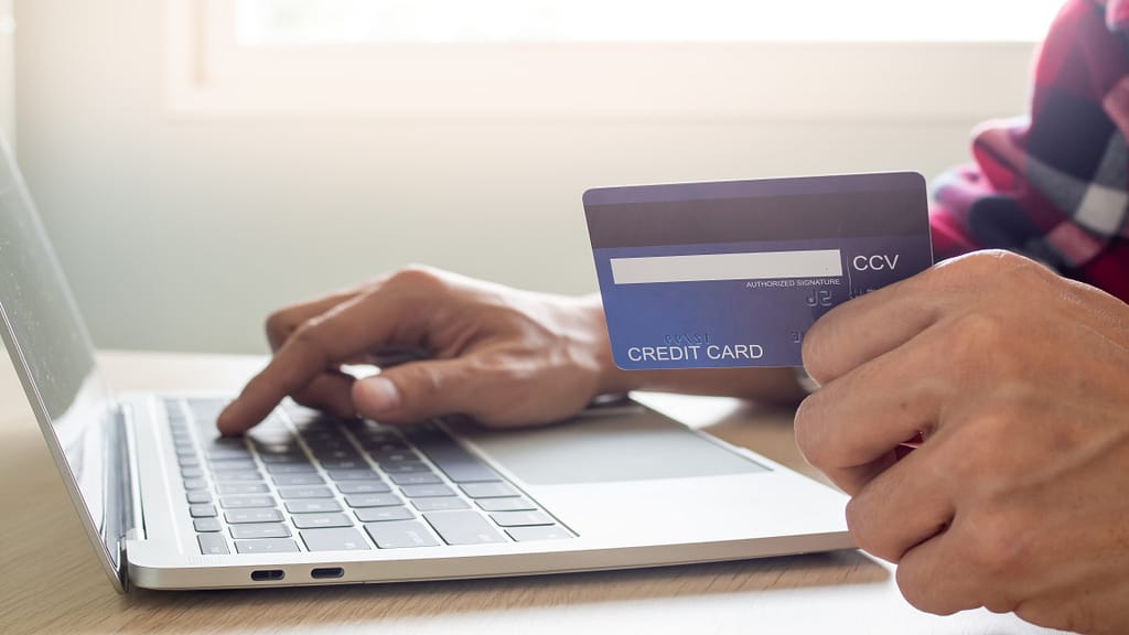 Cartão de crédito em anuidade